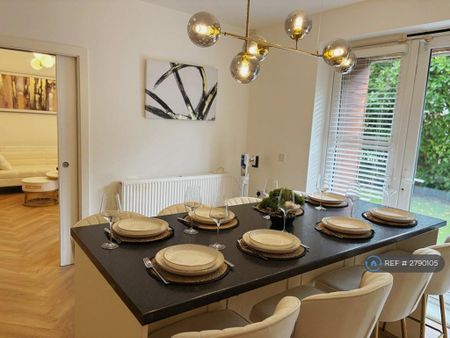 4 bedroom semi-detached house to rent - Photo 5