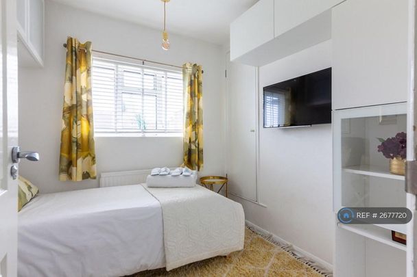 1 bedroom in a house share to rent - Photo 1