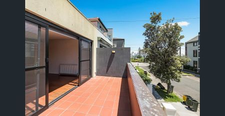 BEACHSIDE THREE BEDROOM TOWNHOUSE - Photo 5