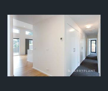 2/150 Ryan Street, Brown Hill, Vic 3350 - Photo 6