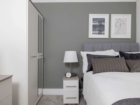 Burnell Avenue Room 8 - Photo 5