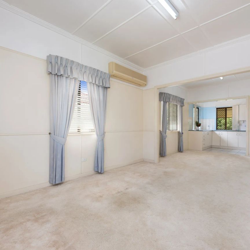 Charming Low-Maintenance Home in Quiet Holland Park West Street - Photo 1