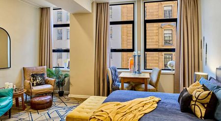 Historic and Beautifully Furnished City Apartment - Photo 2