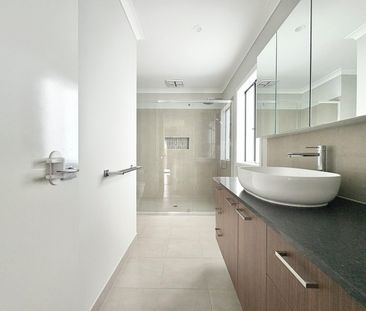 Spacious & Stylish Family Living in a Prime Leopold Location - Photo 6