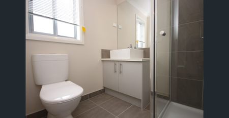 Family home in Armstrong Waters that will not disappoint! - Photo 4