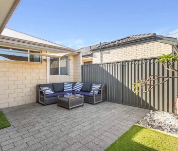 Family Comfort Meets Modern Living - Photo 4