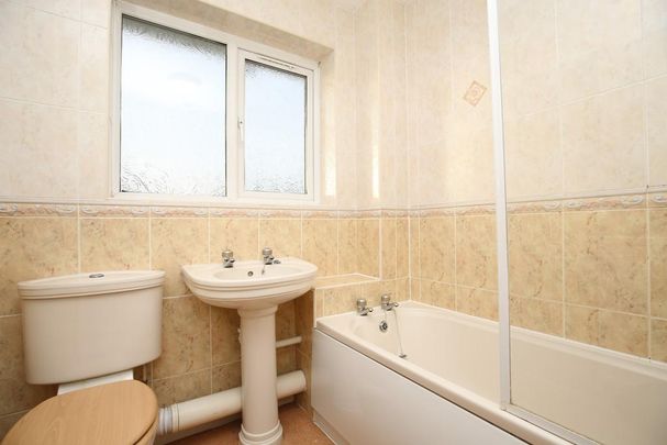 2 bedroom end of terrace house to rent - Photo 1