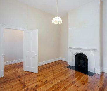 Character Cottage Living in a Prime Stepney Location - Photo 5
