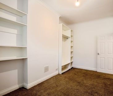 2 Bed Flat, Whitehorse Lane, SE25 - Photo 5