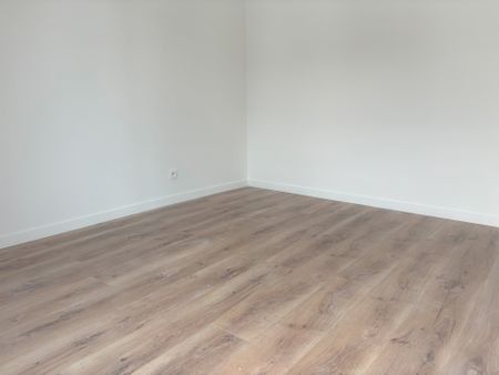 Appartement - te huur - 7100 La Louvière - 650 € - Foto 2