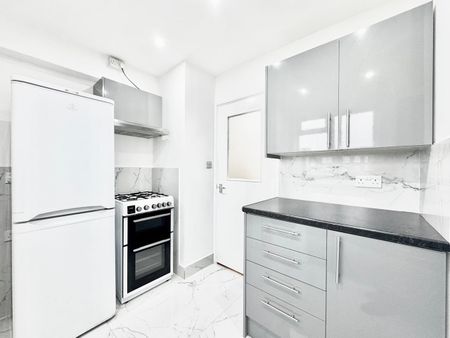 2 Bed Flat, Walden House, SW11 - Photo 3