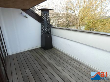 Schöne Dachgeschoßwohnung in Alberndorf mit Terrasse & Parkplatz! - Photo 2
