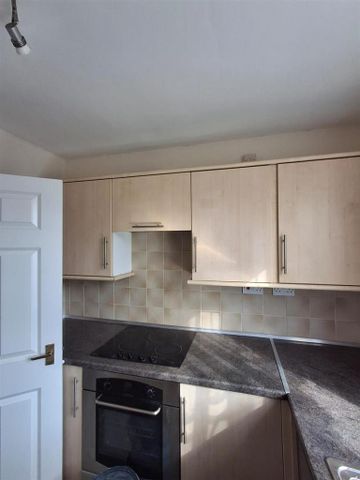 2 bedroom flat to rent - Photo 4