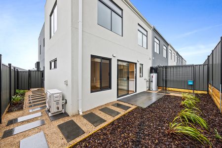 Contemporary Living in Mickleham - Photo 4