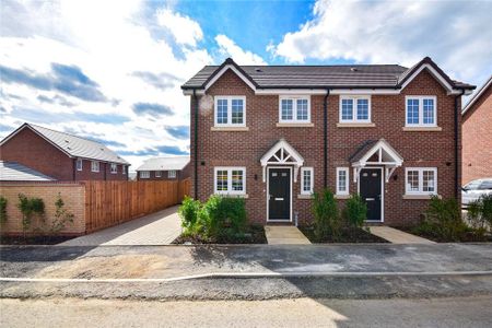 2 bedroom semi-detached house to rent - Photo 3