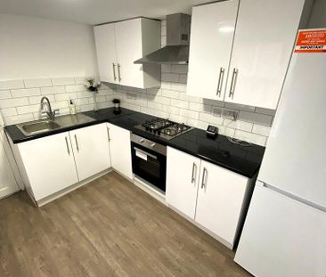 3 bedroom terraced house to rent - Photo 4