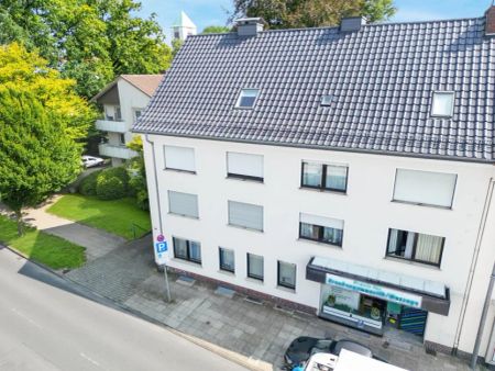 Gepflegte EG-Wohnung in Toplage mit CP-Stellplatz, EB-Küche und Straßenbahnhaltestelle vor der H-Tür - Photo 3