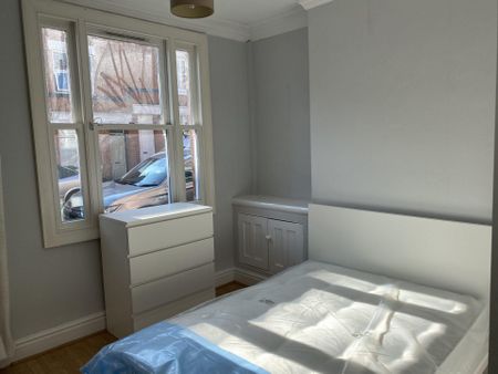 Pope Street (3 or 4 bed) - Photo 3