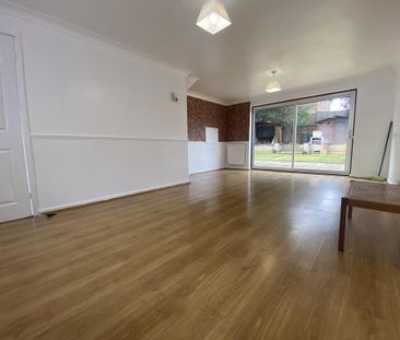 4 bedroom detached house to rent - Photo 2