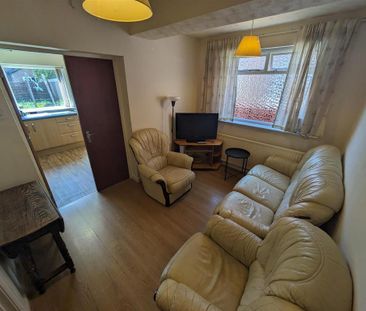 5 bedroom private hall to rent - Photo 1