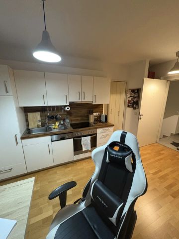 Besonderheit! Gemütliche 2-Zimmer-Maisonettewohnung mit schöner Dachterrasse und möblierter Küche im Stadtzentrum Ried - Photo 2