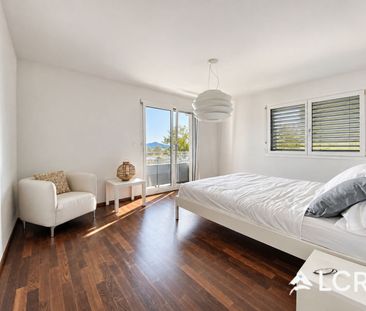 Magnificent furnished apartment of 4.5 rooms - Terrace - Lake view - Photo 5