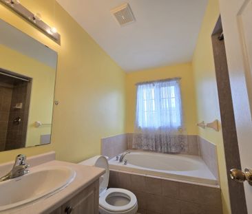 For Lease - 5054 Intrepid Drive, Mississauga, Ontario - Photo 4