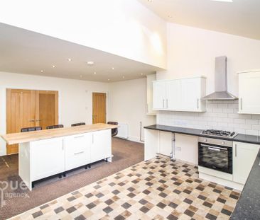 4 bedroom semi-detached house to rent - Photo 2