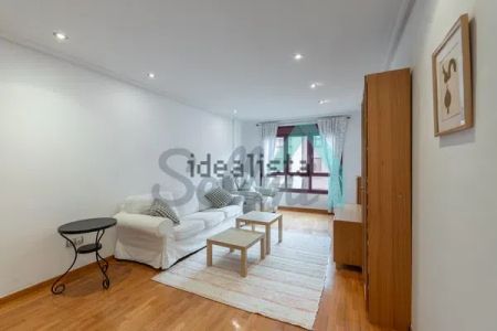 Alquiler de piso en Calle Juan Uría Riu - Foto 3