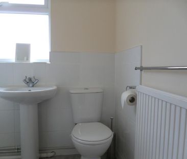 3 bedroom semi-detached house to rent - Photo 6