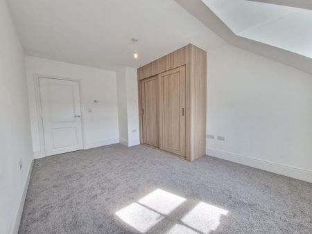 2 bedroom Flat To Let - Photo 3