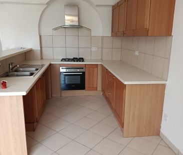 Location Appartement 4 pièces 81m² LA ROQUETTE SUR SIAGNE 06550 - Photo 2
