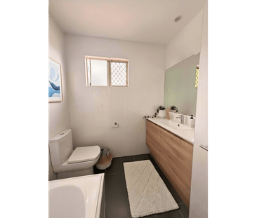 Stylish Townhouse Living with Private Courtyard - Photo 6