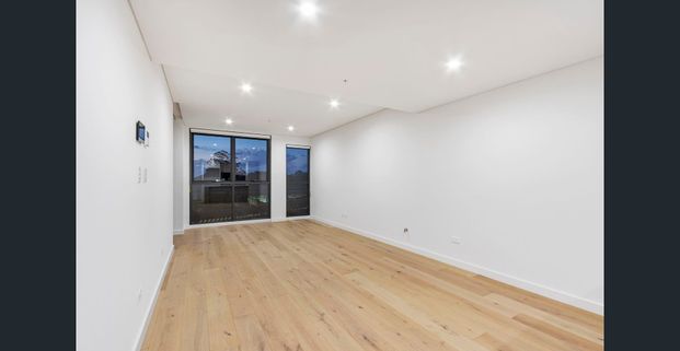 AMAZING UNIT IN EXCEPTIONAL LOCATION - Photo 1