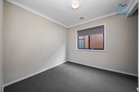 “Living in the Heart of Berwick !” - Photo 4