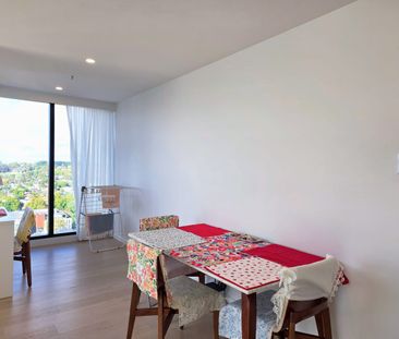 Furnished 2 Bed 2Bath Apartment in the Centre of Box Hill with Grea... - Photo 2