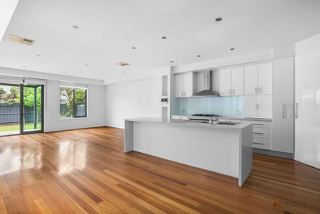 PRIME PARKDALE | FAMILY HOME | BAYSIDE LIVING - Photo 4