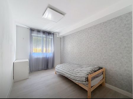 appartement 82m2, terrasse, 3 chambres, place de parking - Photo 2