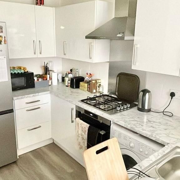 1 bedroom in a flat share to rent - Photo 1