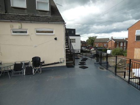 3 bedroom flat to rent - Photo 3