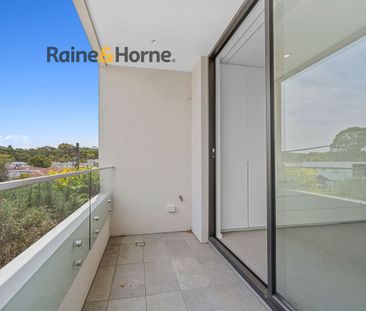 Luxurious "Oasis" styled Duplex - Photo 4