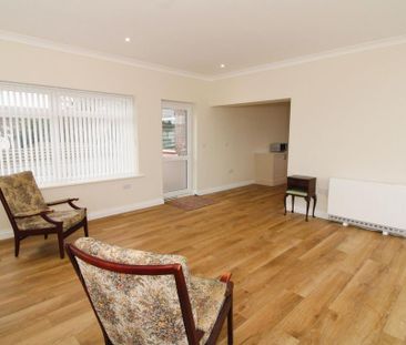 4 bedroom detached house to rent - Photo 2