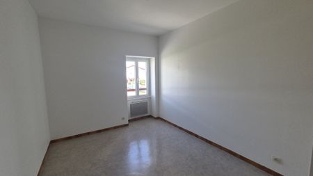 Location Appartement 4 pièces 94m² MOUGUERRE 64990 - Photo 3