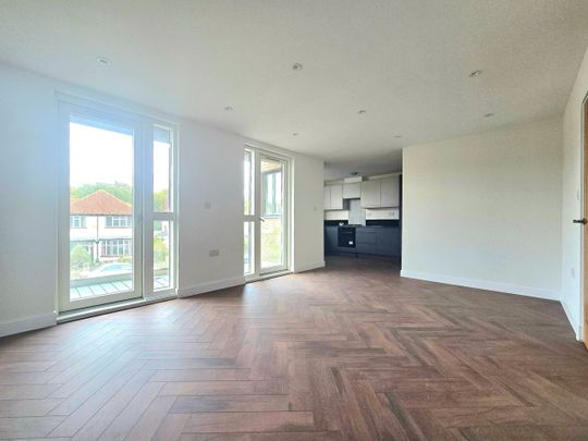 3 Bed Flat, Norbury Avenue, SW16 - Photo 1