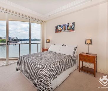 ARGUABLY THE CBD FINEST RIVERFRONT COMPLEX 1 Bedroom Furnished - Photo 3