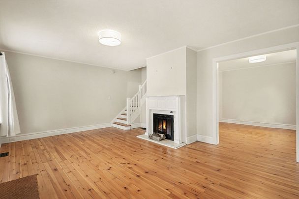 For Lease - 8 Carlotta Avenue, Vanier and Kingsview Park, Ontario - Photo 1