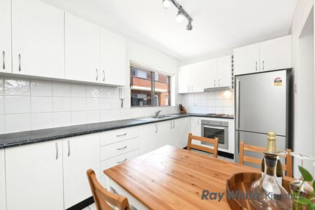 Elegantly designed and fully furnished two-bedroom apartment - Photo 3