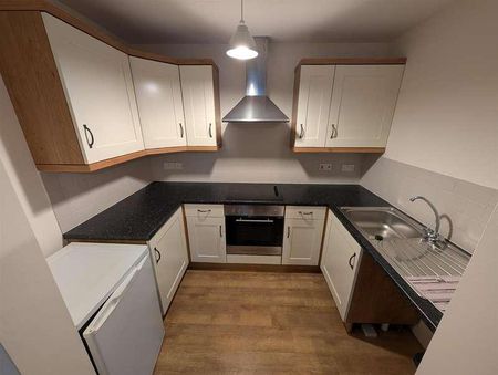 Co-op Lane, Pembroke Dock, SA72 - Photo 5