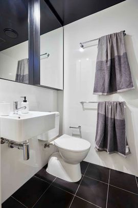 6 Bedroom Shared Bathroom, King Single Bed, High Floor - Photo 1