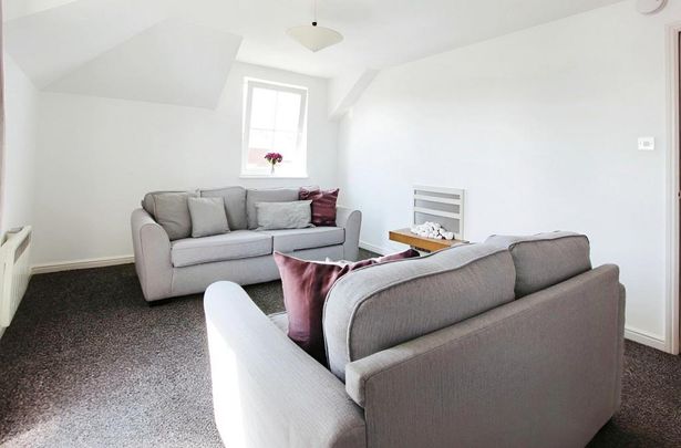 2 bedroom flat to rent - Photo 1